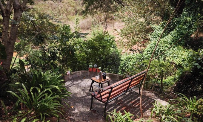 Runda Bed & Breakfast | Villa Rock Stop Falls