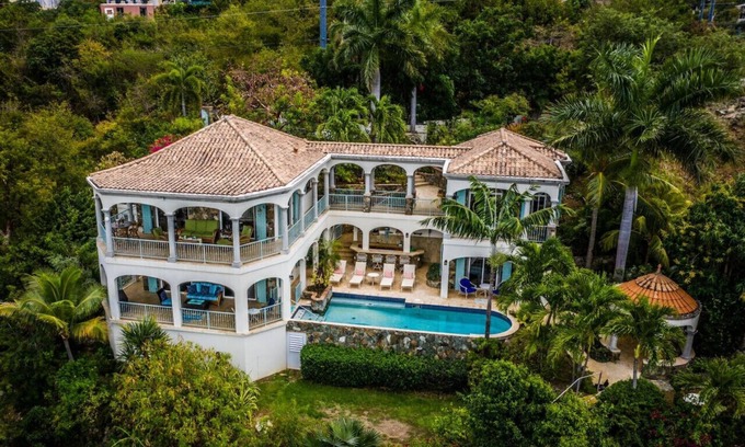Hart Bay House | Villa Romance Free Concierge services