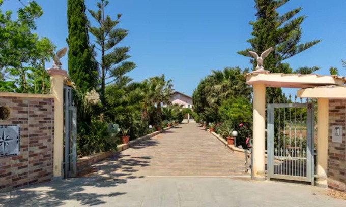 Brindisi Villa | Villa 'Rosa Dei Venti with Pool' with Private Pool, Wi-Fi and Air Conditioning