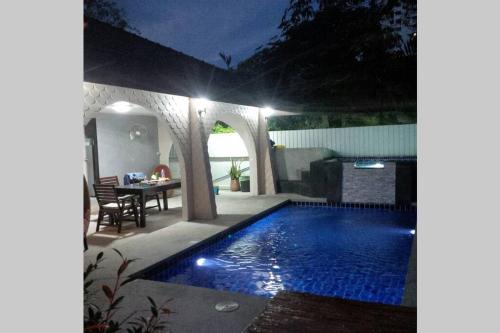 Jomtien Resort | Villa Rosa with Private Pool and Jacuzzi 100m to beach