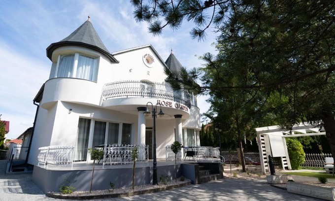Nyiregyhaza Bed & Breakfast | Villa Rose Garden