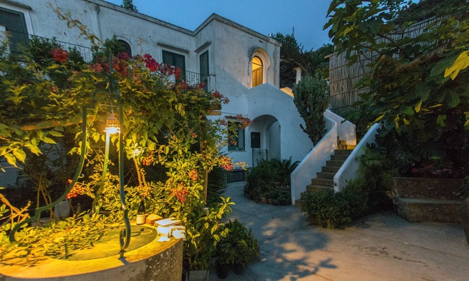 Marina Grande Villa | Villa Rosella- Winery Fenicia Staircase