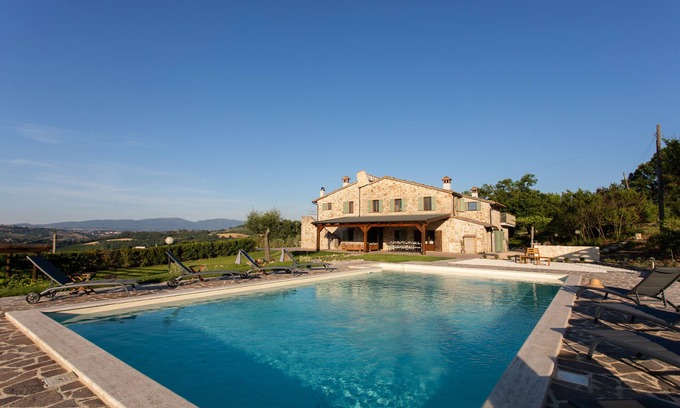 Todi Villa | VILLA ROSMARINO: scenic views, air conditioned, stylish interiors