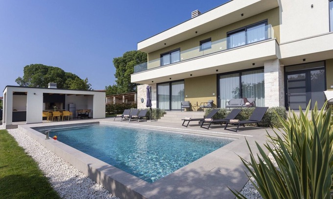Smoljanci Villa | Villa Rossi with heated pool