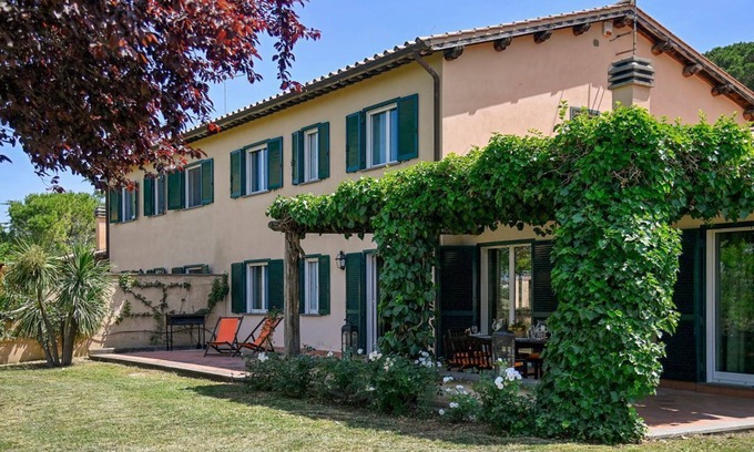 Calvi di Umbria Villa | Villa Rovani - Eight Bedroom Villa, Sleeps 16