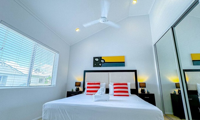 Manunda House | Villa Royale - Cairns City