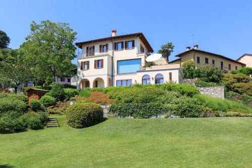 Stresa Apartment | Villa Rubino Apartment con giardino e jacuzzi vista lago