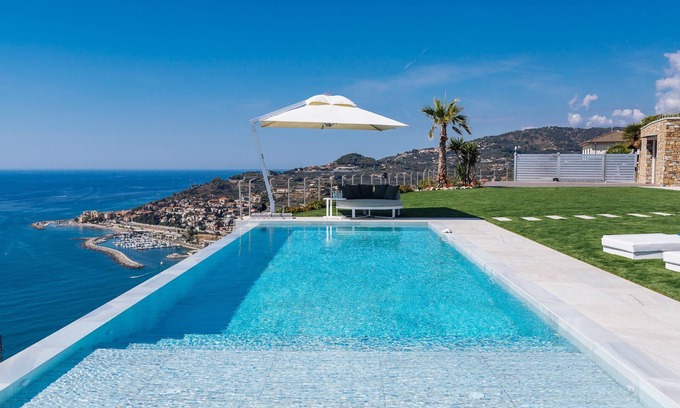Imperia Villa | Villa Sabrina Riviera dei Fiori a Picco sul Mare with Pool, Wellness & SPA