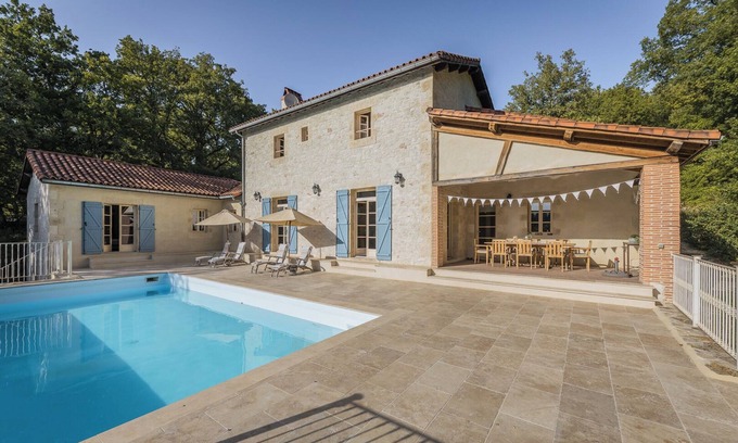 Tour-de-Faure House | Villa Saint Cirque, a holidayhouse with a very large private pool