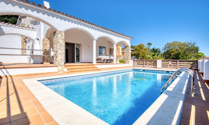 Pals House | VILLA SAMBOO: House with private pool to rent in Pals