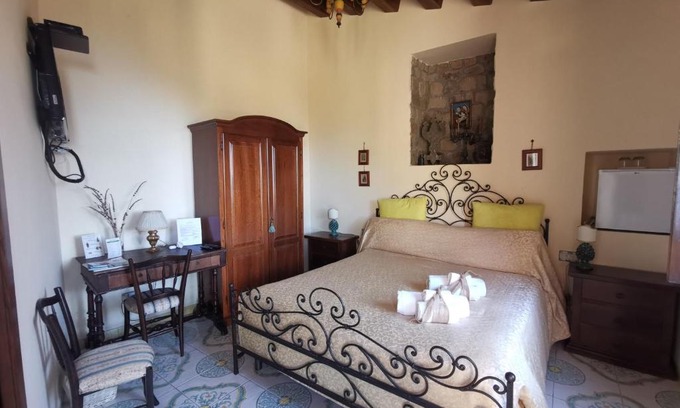Ficarra Villa | Villa San Noto antica residenza di caccia