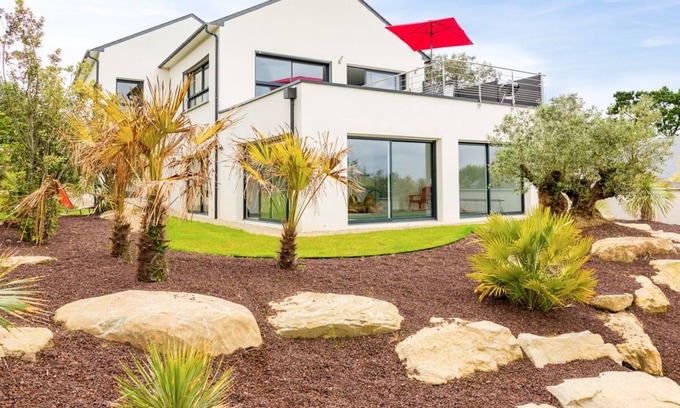 Roscoff Villa | Villa sea view swimming pool beach for 20 to 24 persons