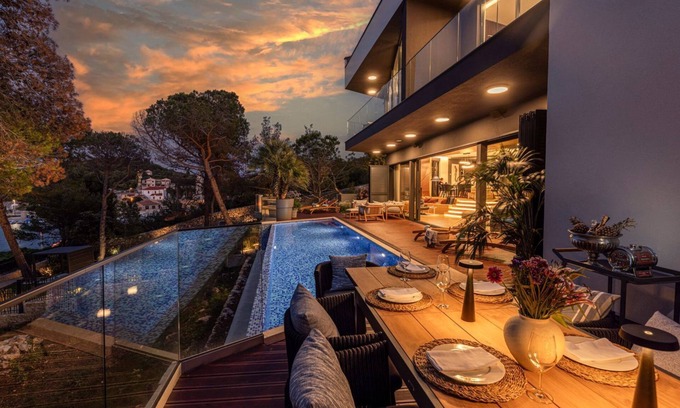 Cove Murtar Villa | Villa Serenity - Four Bedroom Villa, Sleeps 12