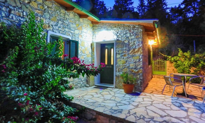 Koutsi Villa | Villa Sevi in Loggos