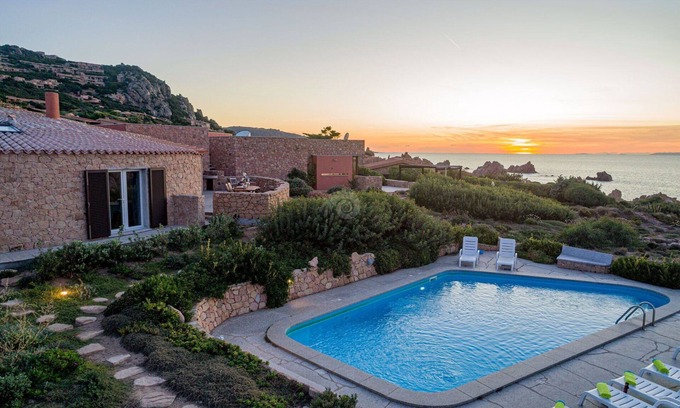 Trinita d'Agultu e Vignola Villa | Villa Sfumature del Melograno: private pool in front of the sea