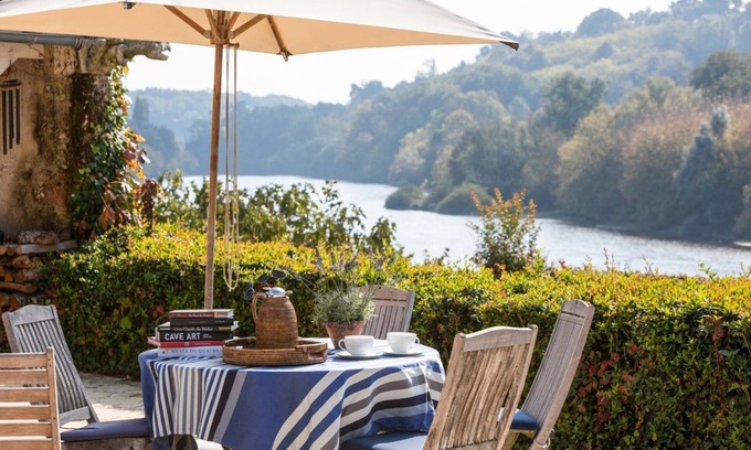 Saint-Seurin-de-Prats Villa | Villa Shambhala - Four Bedroom Villa, Sleeps 8