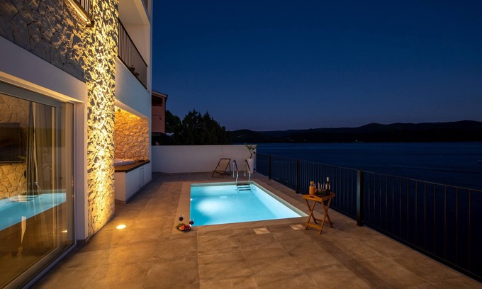 Klek Villa | Villa Simpleza - Six Bedroom Villa with Private Pool and Jacuzzi