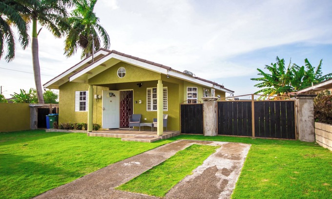 Ocho Rios Villa | Villa Sleeps 5 Drax Hall 5 mins away from Ocho Rios 24 Gated Community