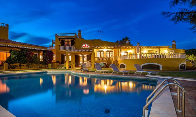 Branqueira Villa | Villa Sobreiro with spacious living areas and a serene ambiance.