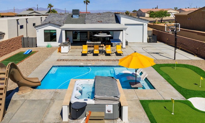Lake Havasu City House | Villa Solara – Ultimate Backyard & Gameroom