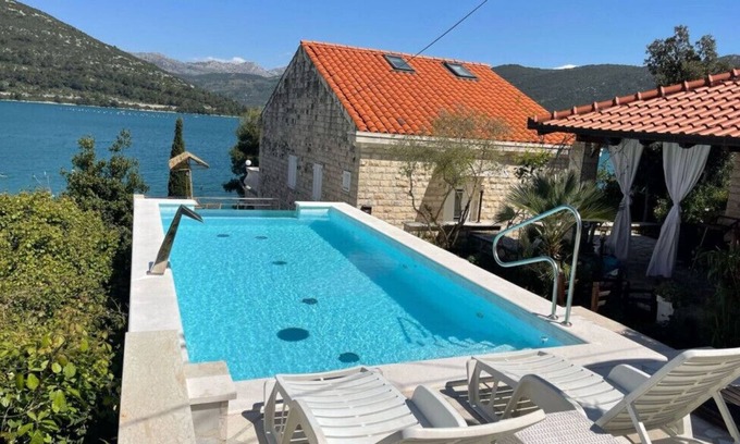 Hodilje Villa | Villa Soldo by Villas Guide