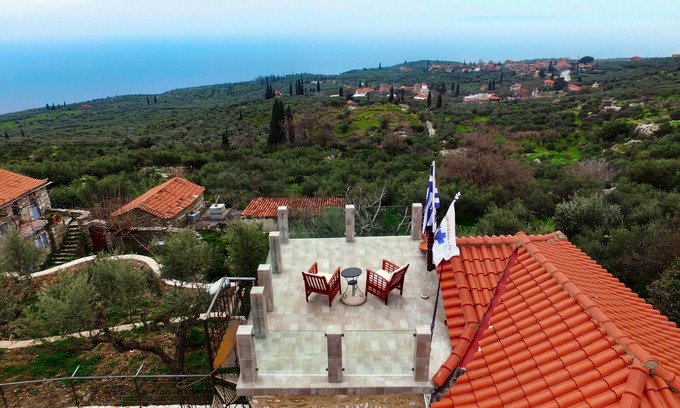 Thalames House | Villa Somatiana: Traditional Stone House