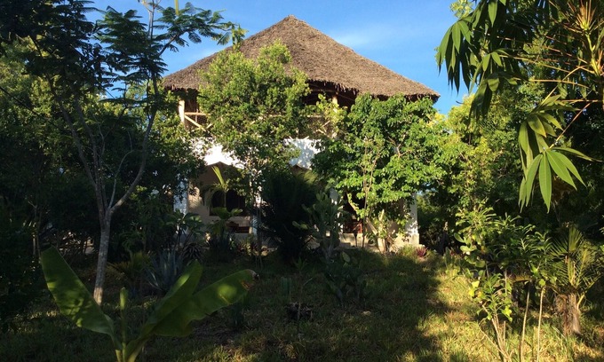 Mkunguni Villa | Villa Sonnenhügel, Liebevoll Eingerichtet mit Orientalischem Flair