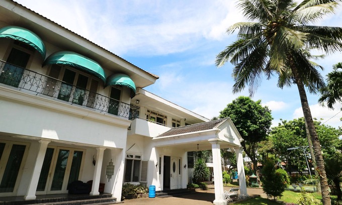East Jakarta House | Villa Sri Manganti