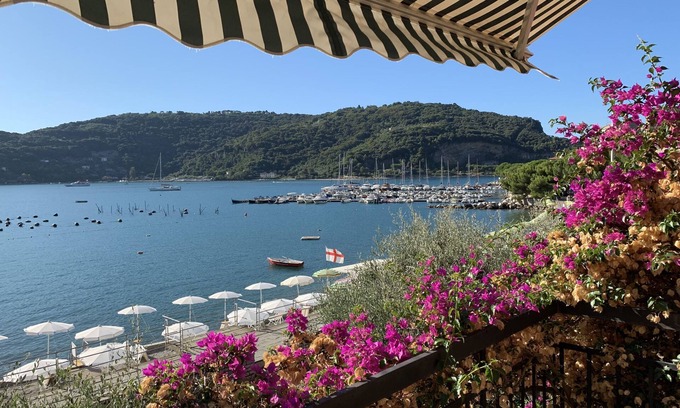 Portovenere Villa | Villa Stella di Mare, 6pax waterfront, Free WiFi, BBQ, garden near Cinque Terre