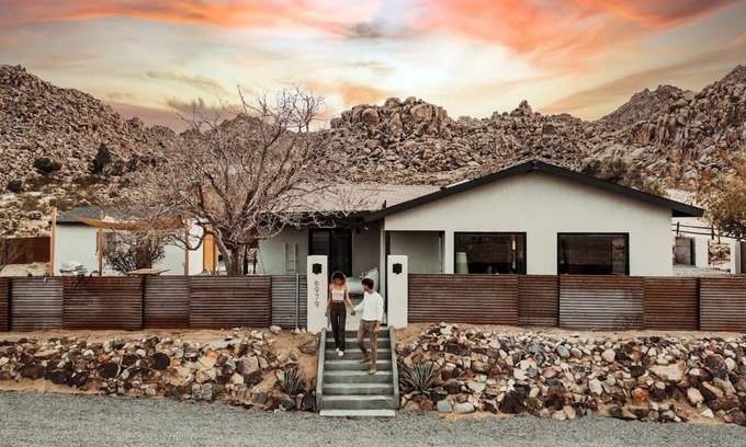 Panorama Heights House | Villa Sueños: Cowboy Tub, Hot Tub, Swingset