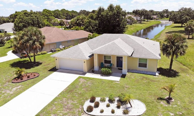 Broadmoor House | Villa Sunrise dreamlike 160 sqm holiday villa in quiet Charlotte County