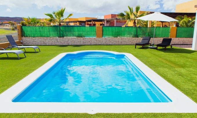 Costa de Antigua Villa | Villa Surprise Climaticed Pool, BBQ, Golf, Free Wifi, solar energy 100x100