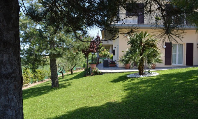 Acquaviva Picena Apartment | Villa surrounded by the green hills of the Marche just 10 minutes from the sea