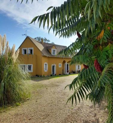 La Suze-sur-Sarthe House | Villa suzana