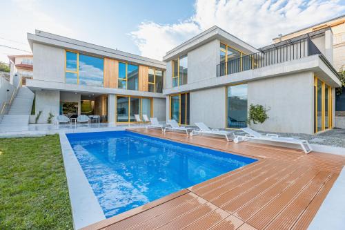 Tbilisi Villa | Villa Tabori Hill - Modern 7BR Villa near Old Tbilisi