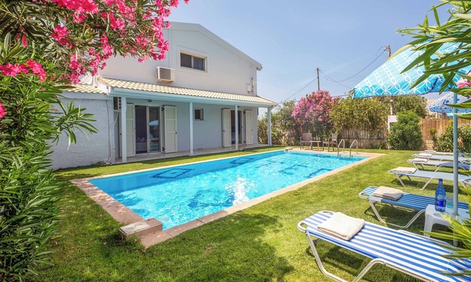 Agios Matthaios Villa | Villa Teo - Four Bedroom Villa, Sleeps 8