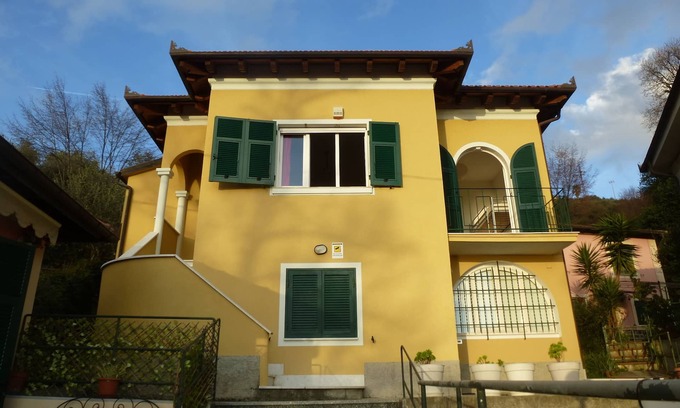 Lavagna Apartment | Villa Tigula: between Portofino and 5 Terre, among the olive trees and the sea.