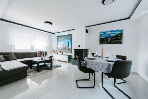 Velika Villa | Villa Tina