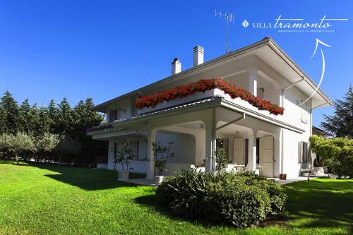 Pesaro Apartment | Villa Tramonto luxury apartment with private swimming pool