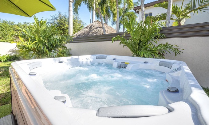 Miami Lakes House | Villa tropical Miami, stay in this 4-bed ,3 bathsnWiFi /fitness room and hot tub