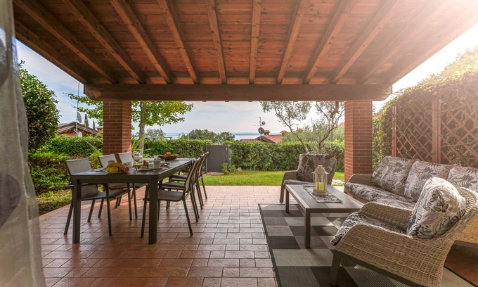 Padenghe sul Garda Villa | Villa Tullia overlooking Lake Garda and with private garden
