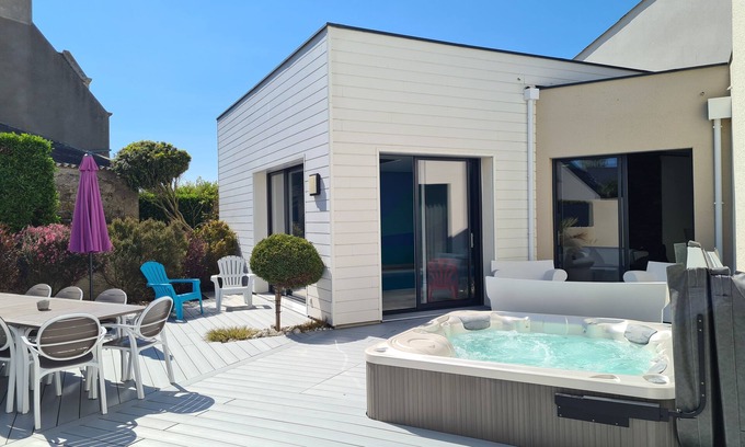 Santec Villa | Villa Ty Mam'Goz, Brittany Santec spa, indoor swimming pool, 50 m from the beach.