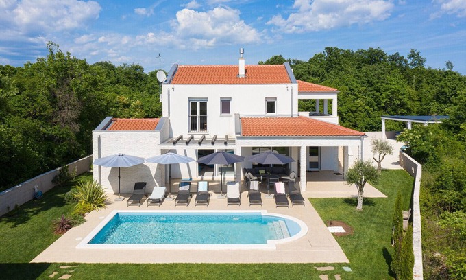 Jursici Villa | Villa Unica for 8 People in Central Istra, very quiet and luxurious retreat only 15 minutes from the azure blue sea