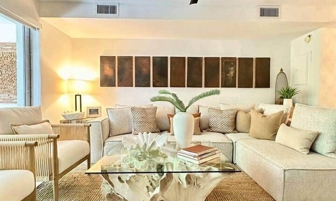 Rock Harbor House | Villa Valbuena Key Largo Palm Oasis In-Laws Quarters 2 Kings