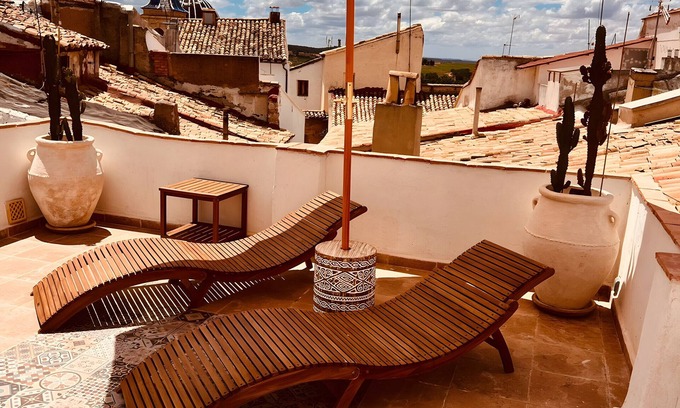 Requena Villa | Villa 'Valeria, Casa Cueva 1748' with Private Terrace, Wi-Fi and Air Conditioning