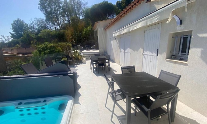 Le Lavandou House | Villa Vallon d'Aiguebelle by Interhome