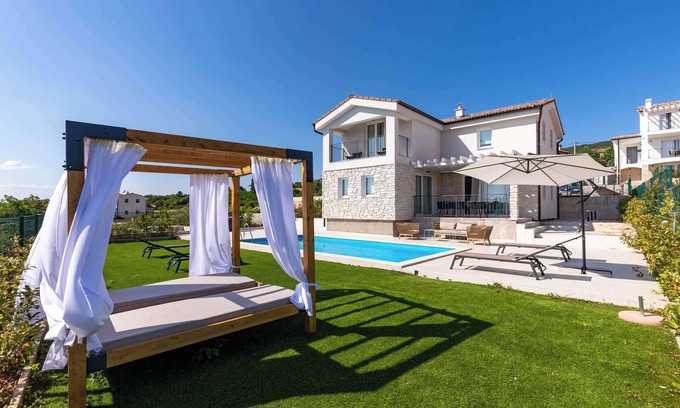 Diminici Villa | Villa Verde Summary: