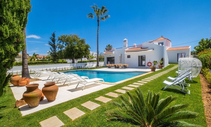 Castelo House | Villa Veiga - Luxury modern design with large beautiful garden