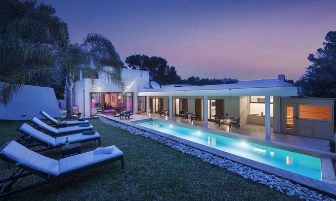 Urbanitzacio Gotmar Villa | Villa Veloco – an Exclusive Villa for Cyclists