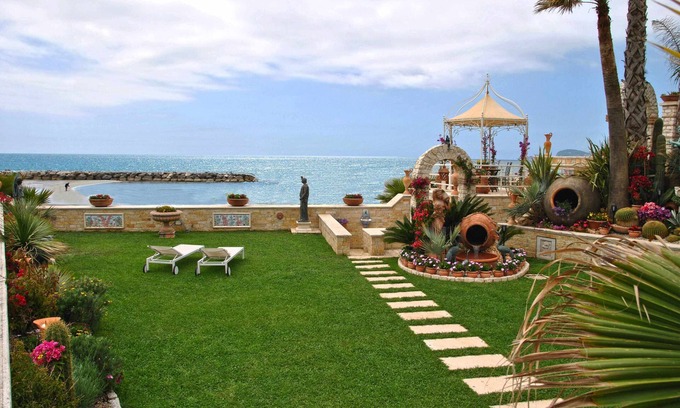 Formia House | Villa Venus on the Beach